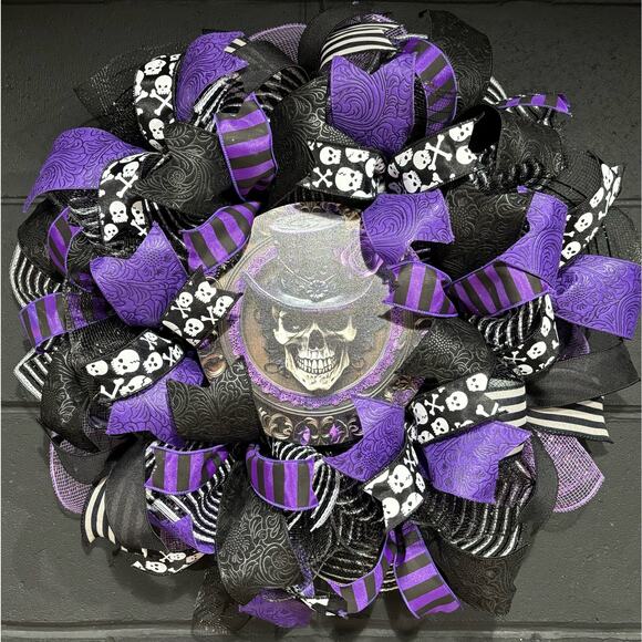 Halloween Wreath Gothic Purple Skull Handmade Deco Mesh 20 Inch - Picture 2 of 8